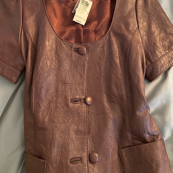 100% leather top with belt, brand new never worn. - Picture 2 of 2